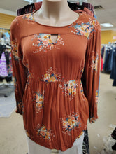 Load image into Gallery viewer, Torrid orange floral top size 2x