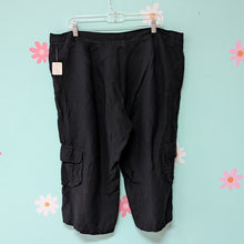 Load image into Gallery viewer, Sz2X Lane Bryant Black Twill Capri