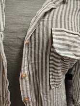 Load image into Gallery viewer, sz2X Perch stripe button front top