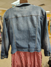 Load image into Gallery viewer, Maurices denim jacket size 3x