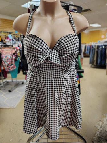 Torrid plaid gingham one piece swimsuit with underwires size 2x