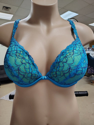 Sz42C Cacique blue lace plunge bra