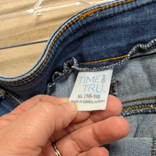 Load image into Gallery viewer, SzXL Time &amp; Tru Medium Denim Pull on Capri