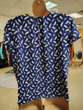 Load image into Gallery viewer, Blue patterned dress top size 2x