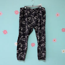 Load image into Gallery viewer, Sz3X Grey Camo Leggings