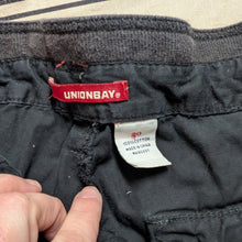 Load image into Gallery viewer, Sz20 Union Bay Black Cargo Short