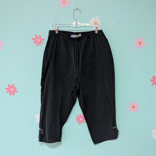 Sz20W Liz & Me Black Pull on Capri