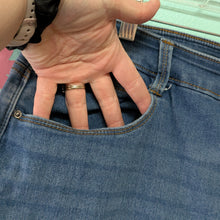 Load image into Gallery viewer, SzXL Time &amp; Tru Medium Denim Pull on Capri