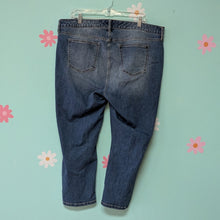 Load image into Gallery viewer, Sz20 Torrid Distressed Denim Capri