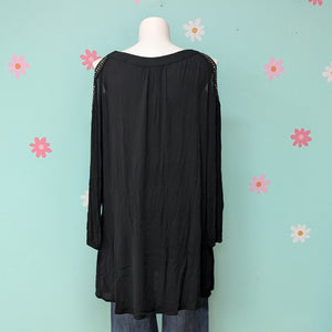 SzXXL Knox Rose Black Cold Shoulder Tunic