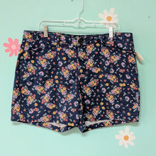 Load image into Gallery viewer, Sz14 St John&#39;s Bay Floral Shorts