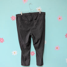 Load image into Gallery viewer, Sz20 Maurices Grey Crop Pants