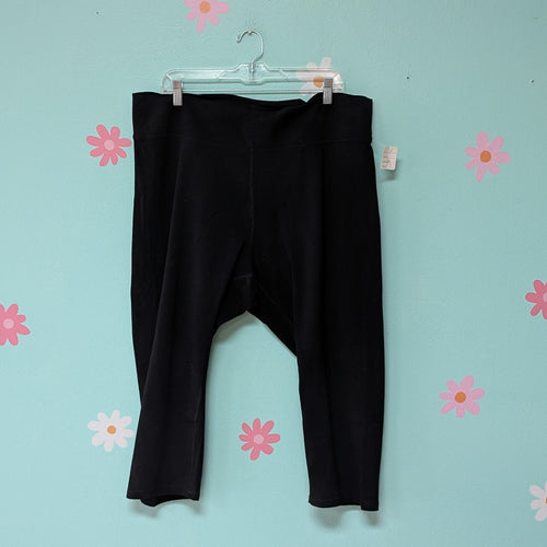Sz2X Old Navy Black Balance Capri Leggings