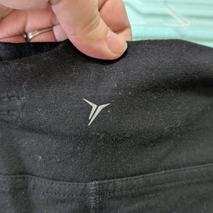 Sz2X Old Navy Black Balance Capri Leggings