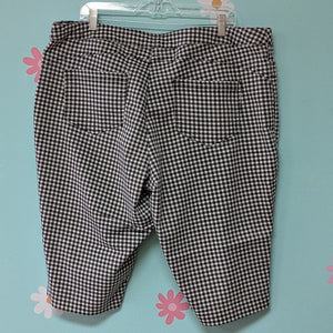 Sz20W CJ Banks Black and White Gingham Capri