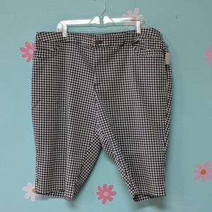 Sz20W CJ Banks Black and White Gingham Capri