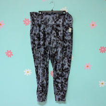 Load image into Gallery viewer, Sz2X Athleta Black Tie dye Joggers