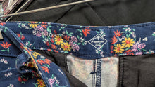 Load image into Gallery viewer, Sz14 St John&#39;s Bay Floral Shorts