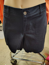 Load image into Gallery viewer, Market &amp; Spruce navy twill shorts size 20w