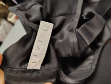 Load image into Gallery viewer, sz42H Livi Active Black Sports Bra