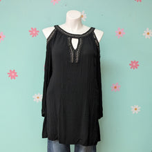 Load image into Gallery viewer, SzXXL Knox Rose Black Cold Shoulder Tunic